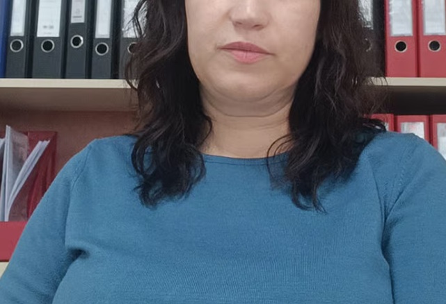 Riaditeľ obom rodičom